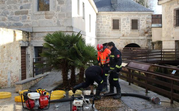 El Eresma estabiliza su caudal en Segovia; el río Riaza, en riesgo importante