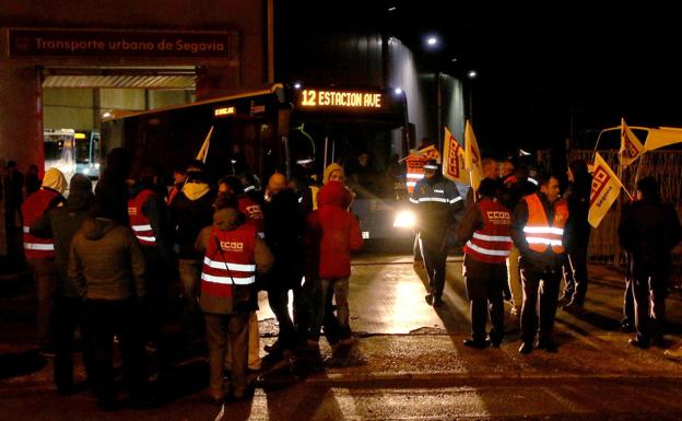 Más del 90% de los conductores de autobuses urbanos secunda los paros