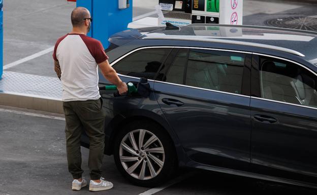 La diferencia de precio entre gasolina y diésel se reduce a cinco céntimos en Valladolid