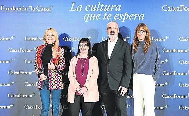 La actriz y presentadora Cayetana Guillén Cuervo; la directora general adjunta de la Fundación 'la Caixa', Elisa Durán; el director corporativo del Área de Cultura y Ciencia de la Fundación 'la Caixa', Ignasi Miró, y la responsable de contenidos digitales, Mireia Gubern, en la presentación de CaixaForum+.