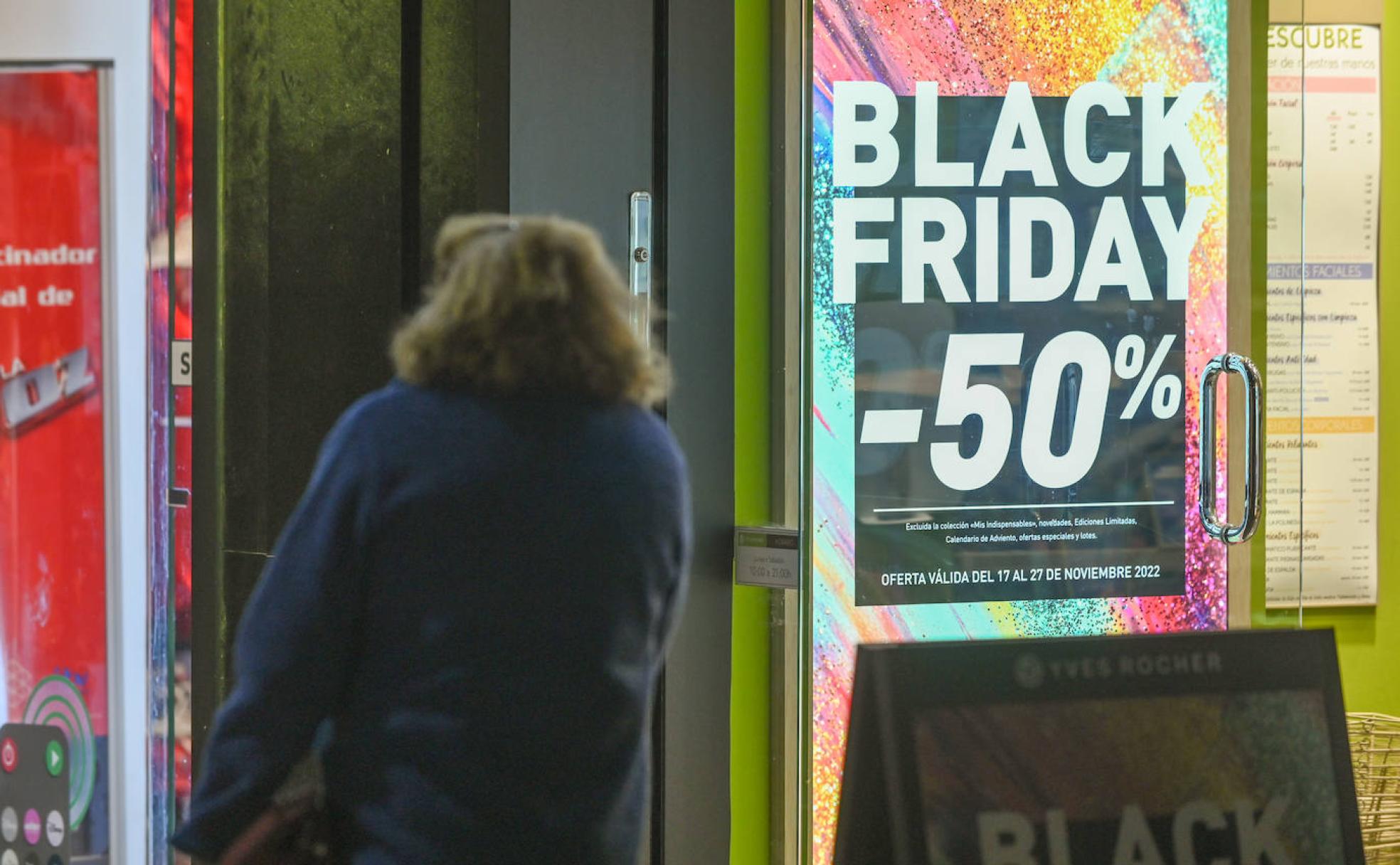 Anuncio en un centro comercial vallisoletano el día de mayores compras en la Red. 