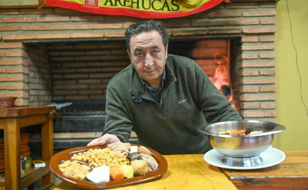 Pablo Rodríguez muestra su cocido de los miércoles y su completa fabada de los jueves 