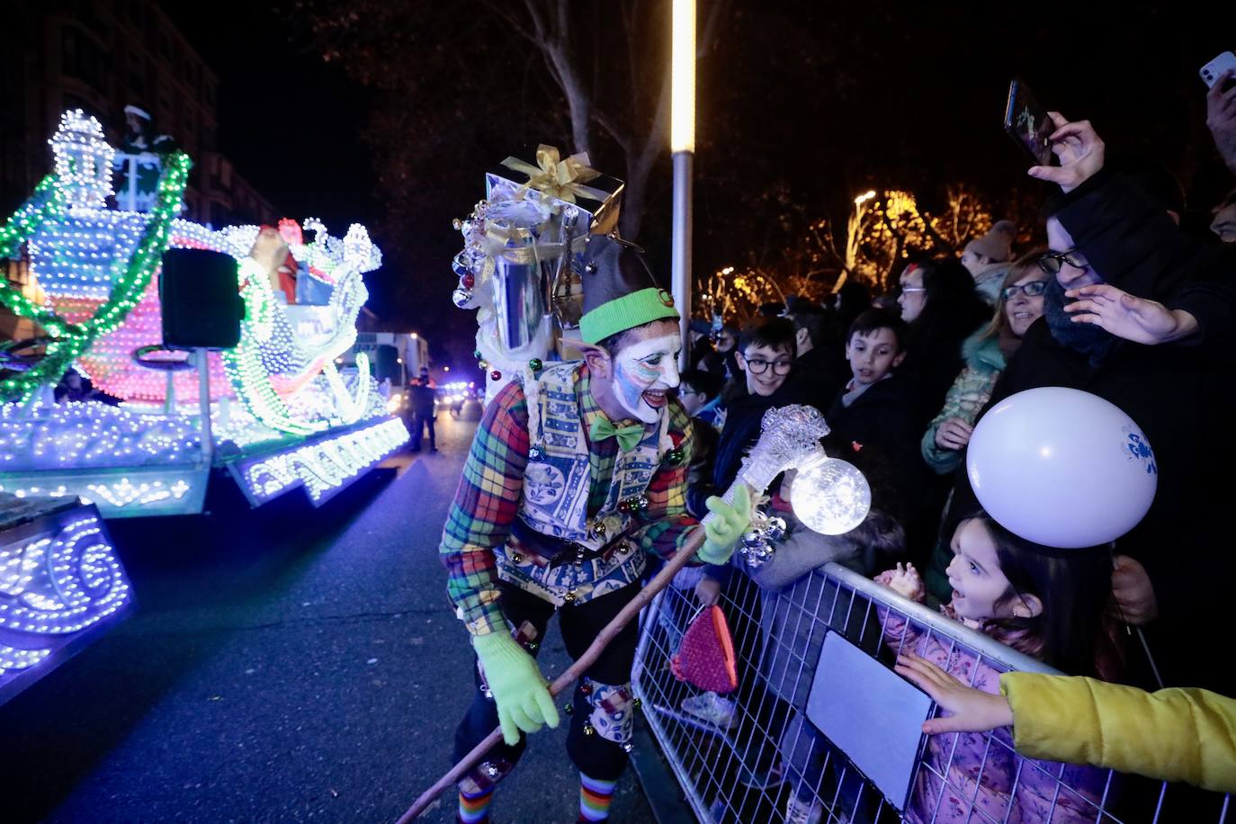 Fotos: Papá Noel llena de ilusión las calles de Valladolid