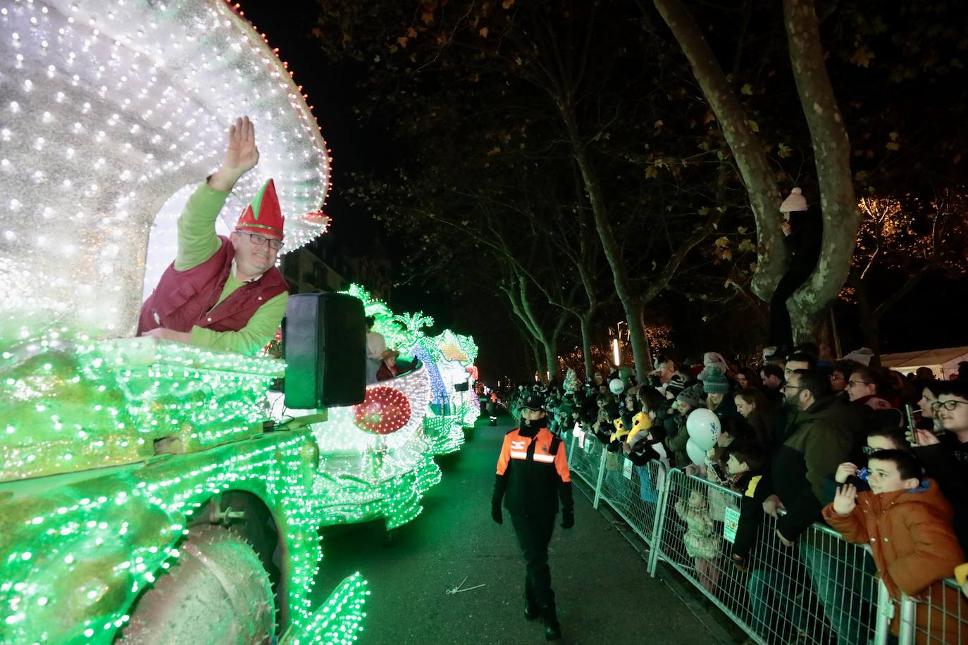 Fotos: Papá Noel llena de ilusión las calles de Valladolid