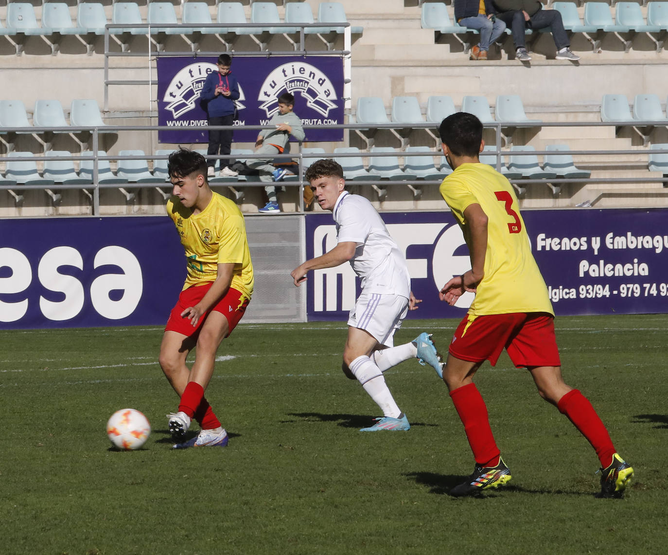 Fotos: Álvaro Arbeloa y otras caras conocidas se dejan querer en La Balastera