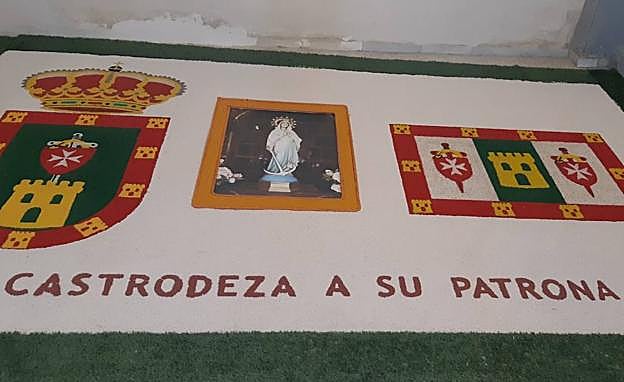 Imagen de la alfombra floral dedicada a la patrona en Castrodeza 