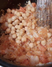 Imagen secundaria 2 - Receta de garbanzos con bacalao desmigado