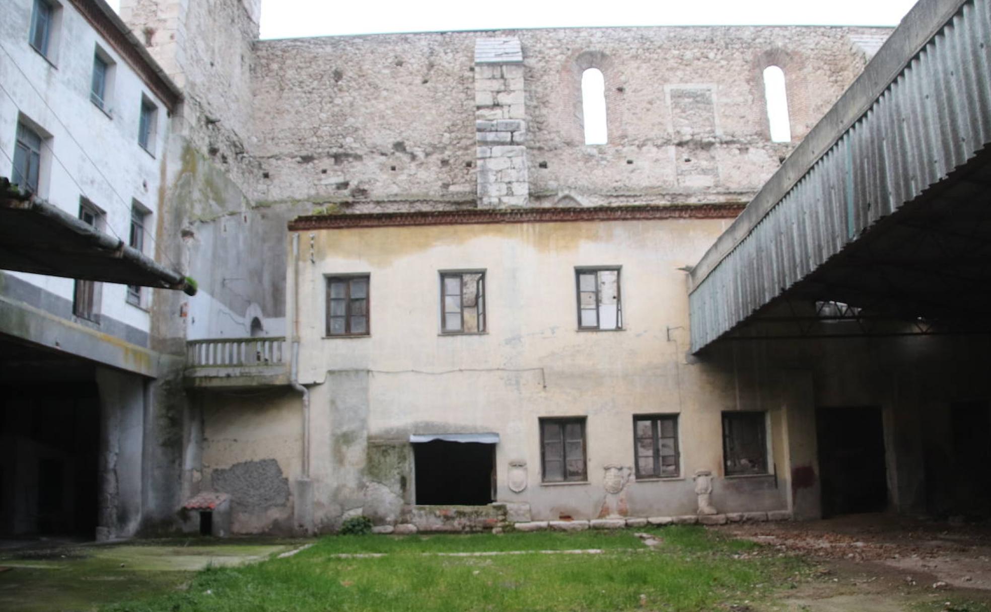 Vista de los edificios desde el antiguo claustro de San Francisco.