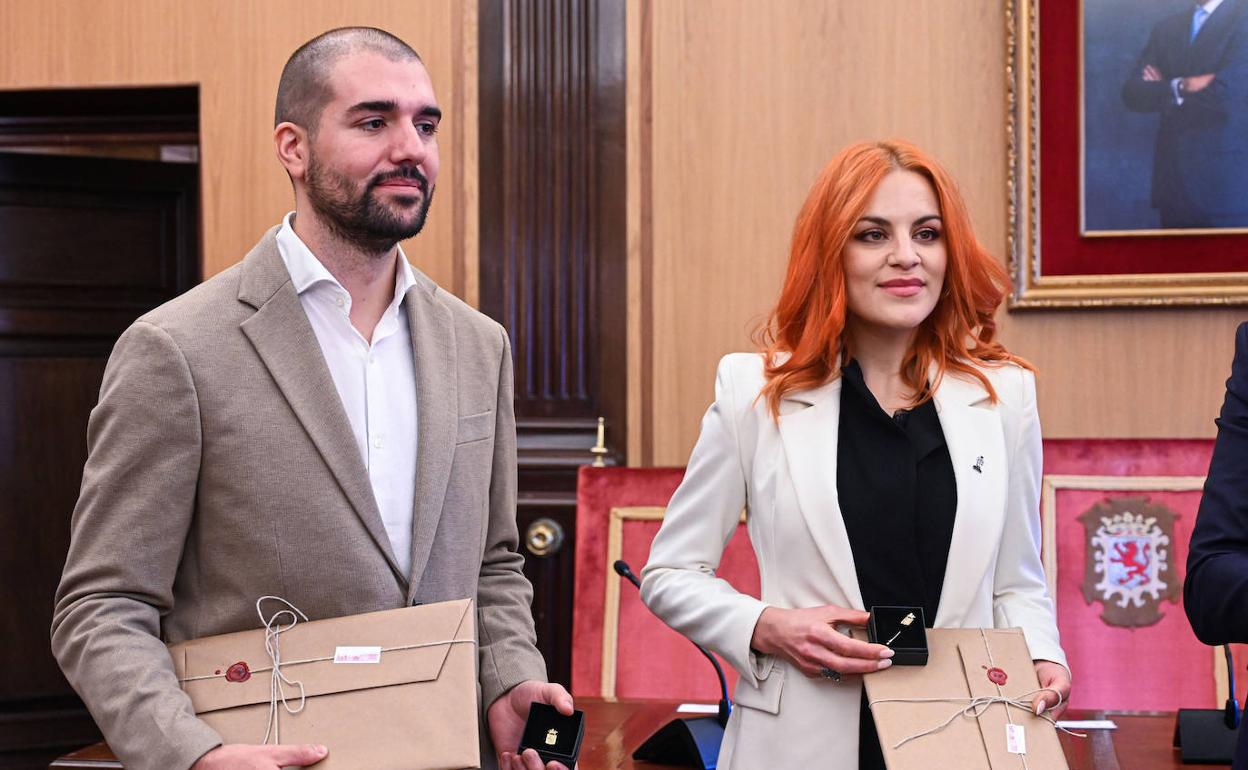 Los astronautas leoneses Pablo Álvarez y Sara García. 