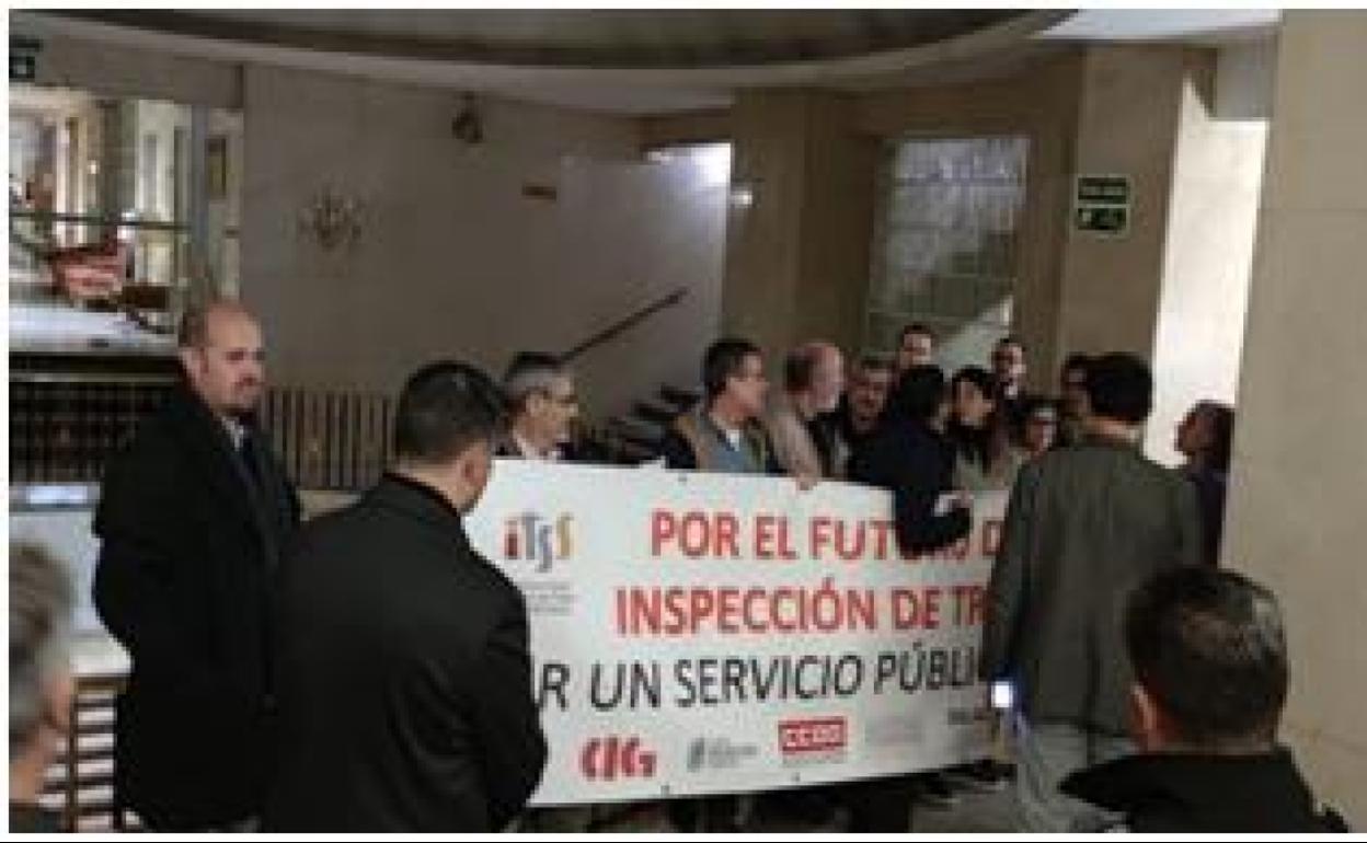 Un grupo de inspectores trató de acceder el lunes a la rueda de prensa de Yolanda Díaz. 