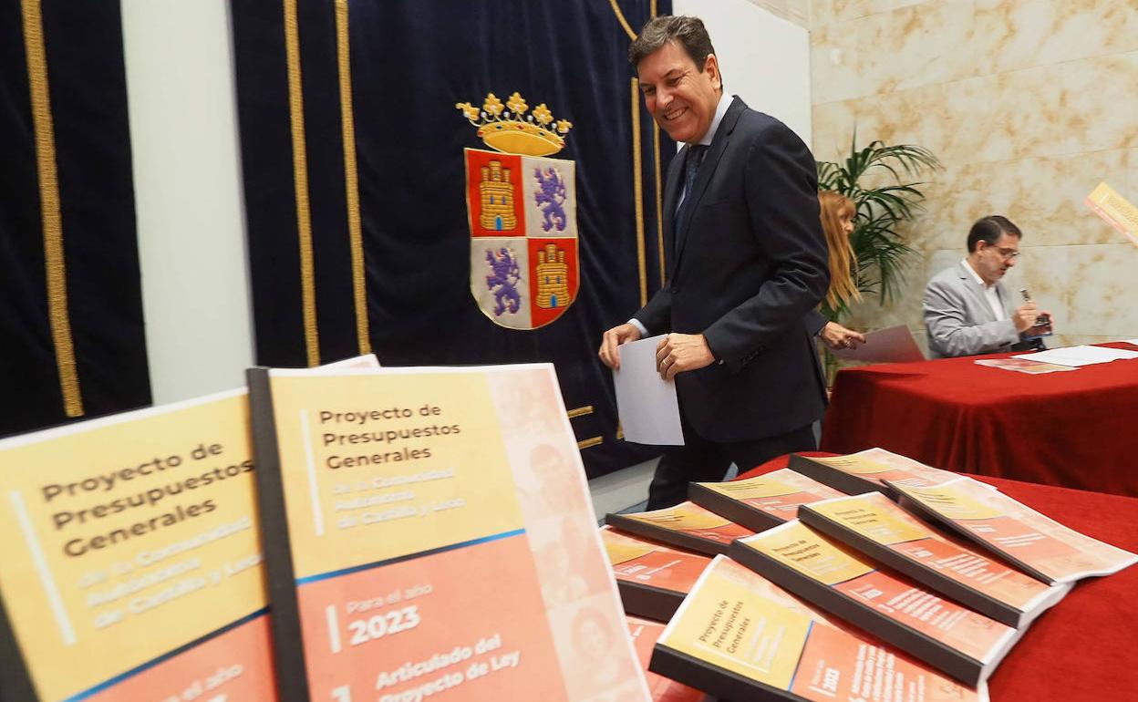 Carlos Fernández Carriedo, el día que registró en las Cortes de Castilla y León el proyecto del presupuesto para 2023 en 