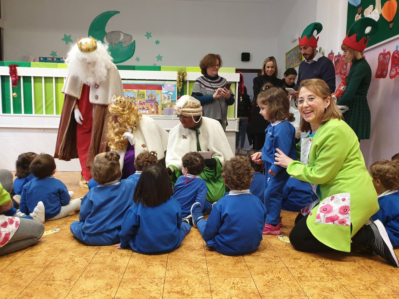 Sus Majestades de Oriente visitaron el jueves el colegio Teresianas 