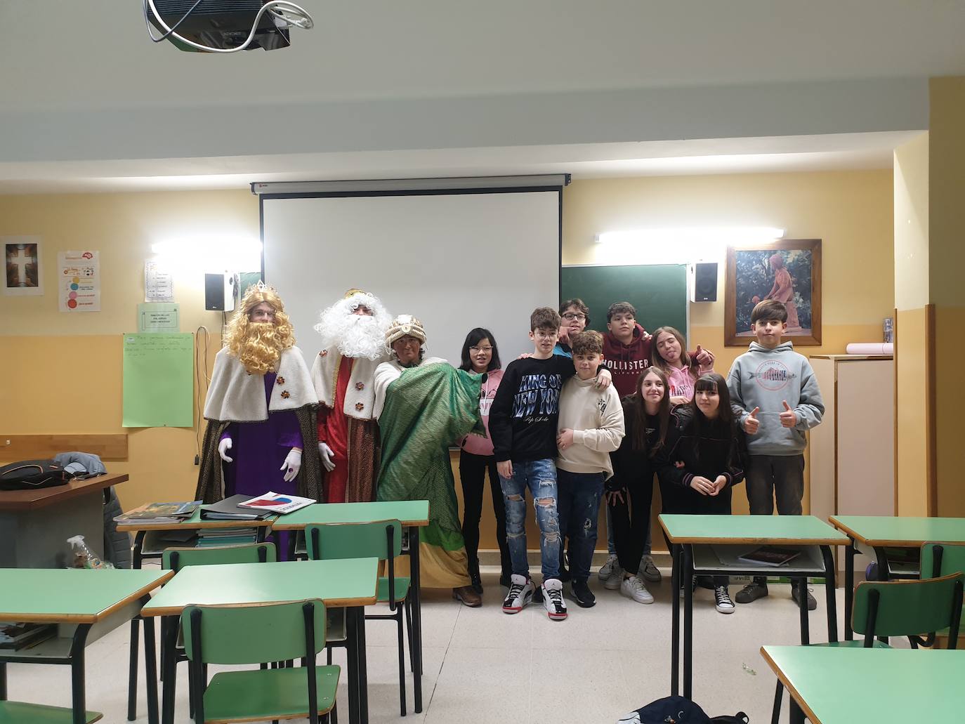 Sus Majestades de Oriente visitaron el jueves el colegio Teresianas 