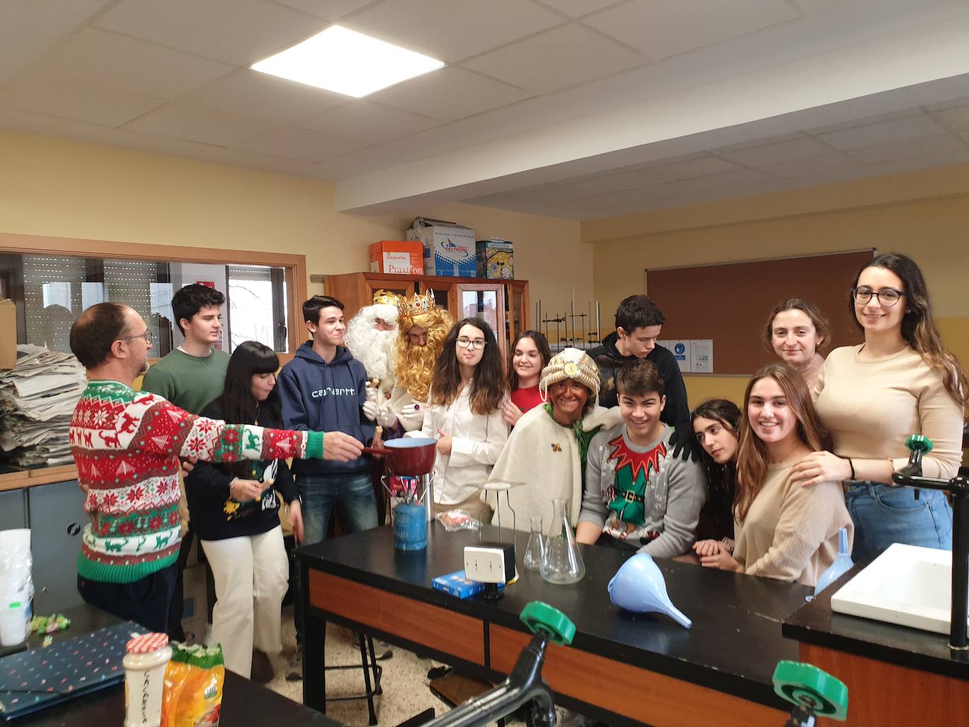 Sus Majestades de Oriente visitaron el jueves el colegio Teresianas 