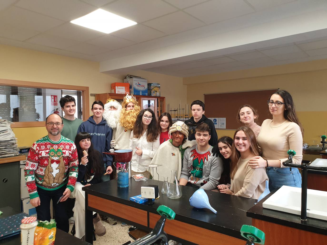 Sus Majestades de Oriente visitaron el jueves el colegio Teresianas 