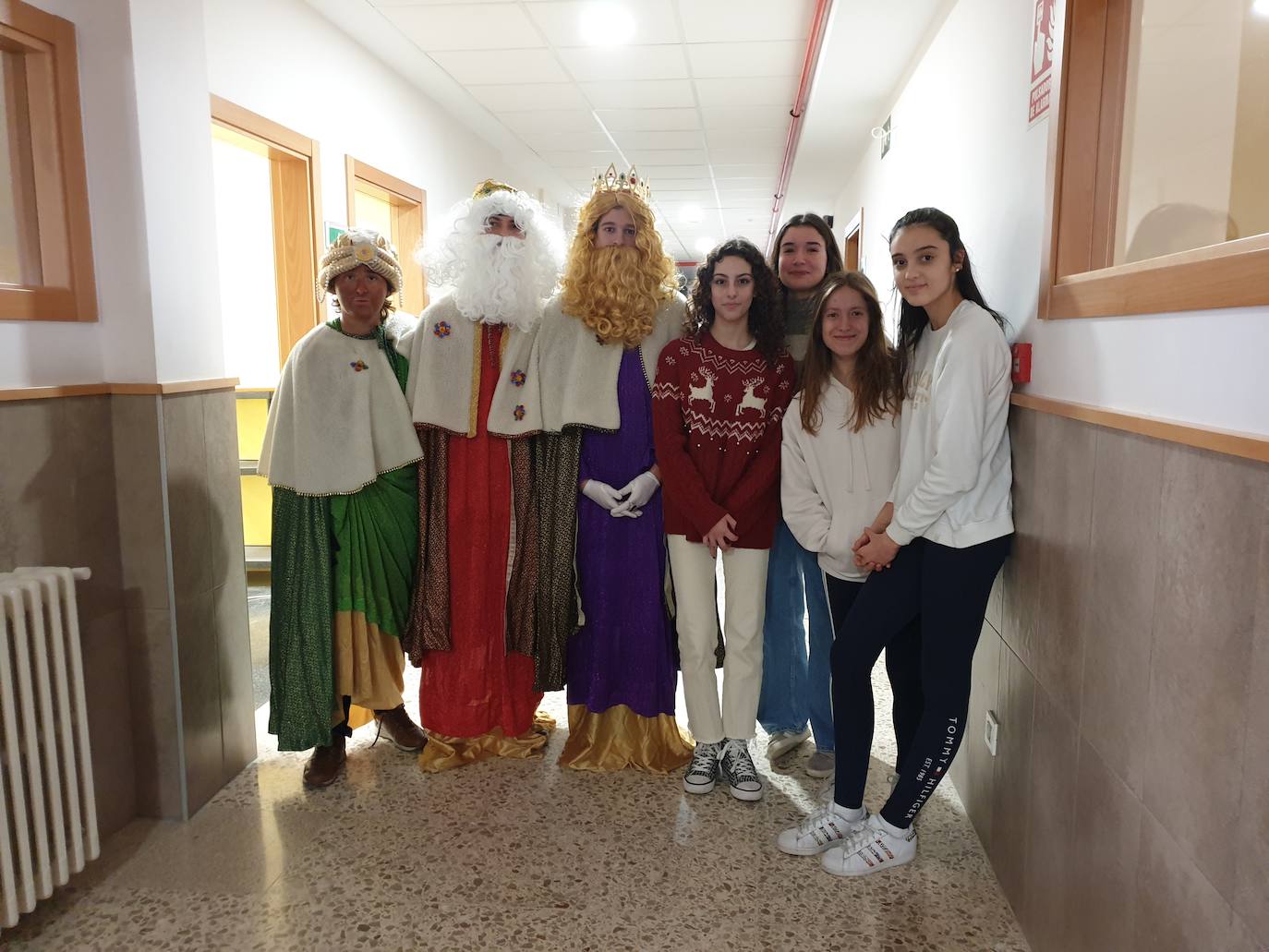 Sus Majestades de Oriente visitaron el jueves el colegio Teresianas 