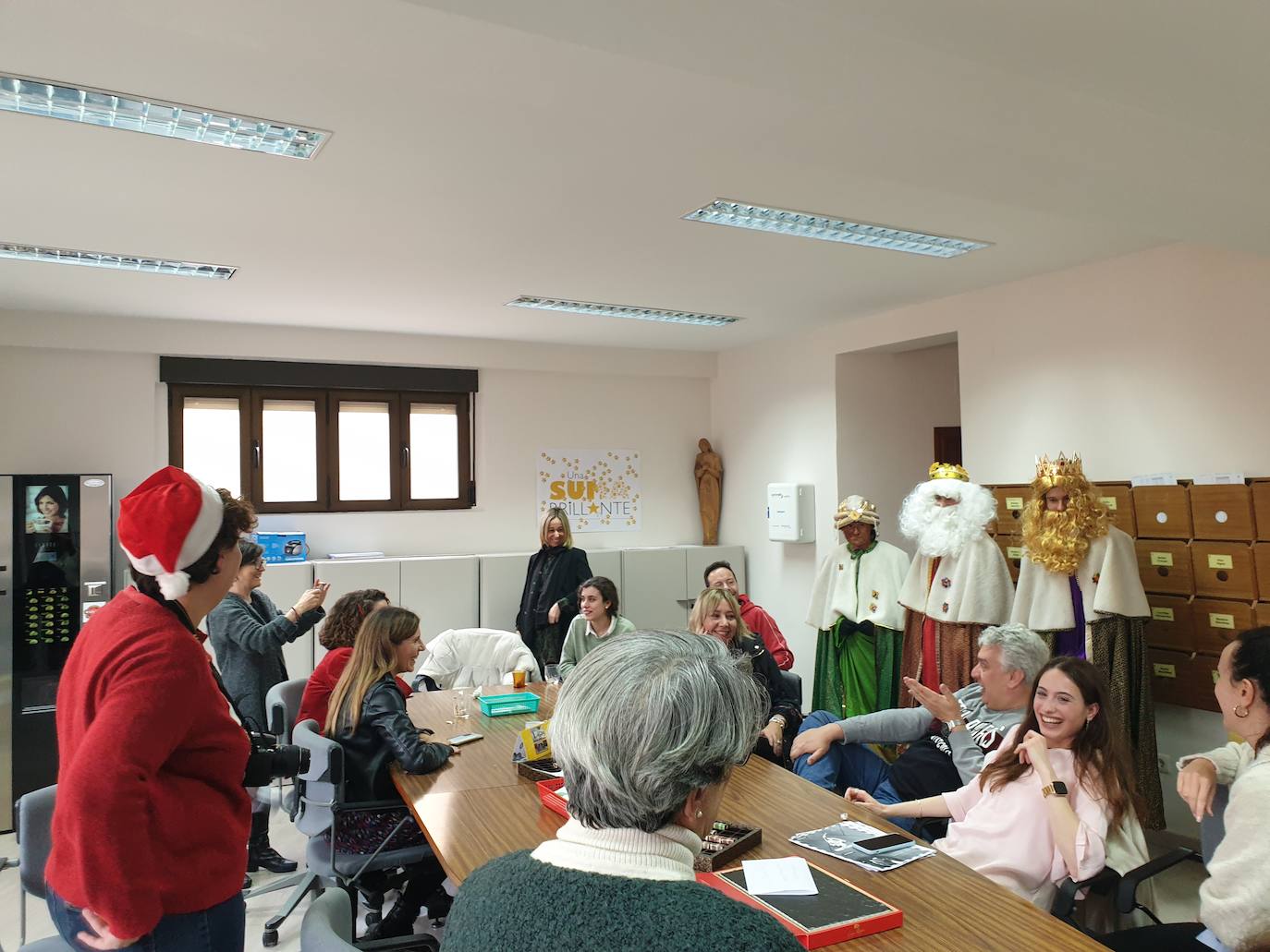 Sus Majestades de Oriente visitaron el jueves el colegio Teresianas 