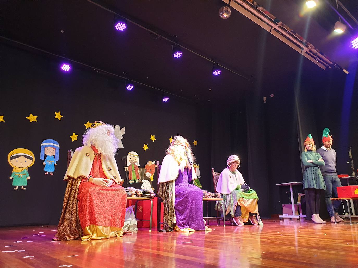 Sus Majestades de Oriente visitaron el jueves el colegio Teresianas 