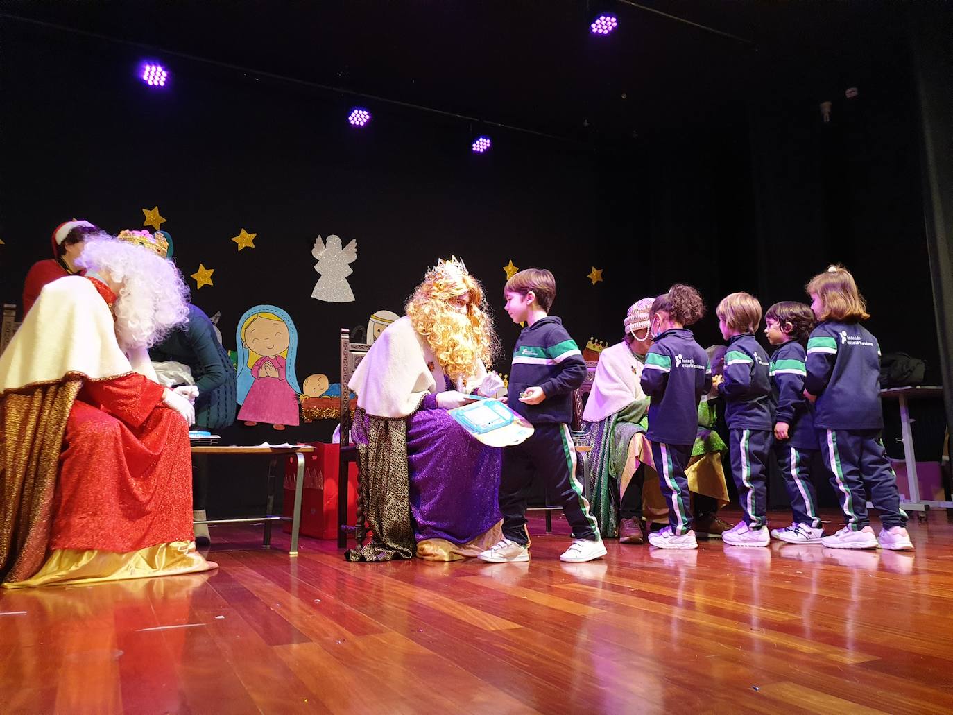 Sus Majestades de Oriente visitaron el jueves el colegio Teresianas 