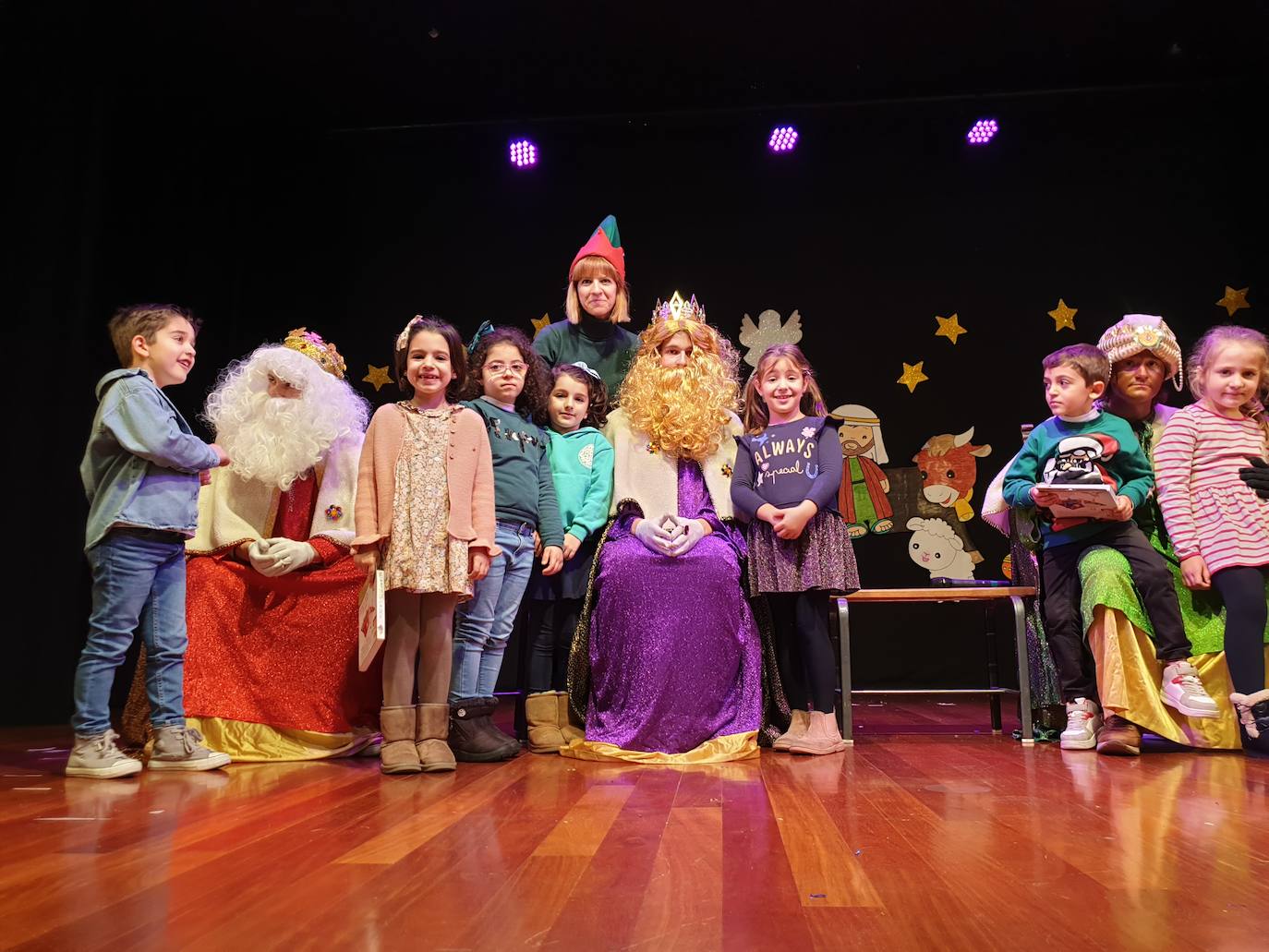 Sus Majestades de Oriente visitaron el jueves el colegio Teresianas 