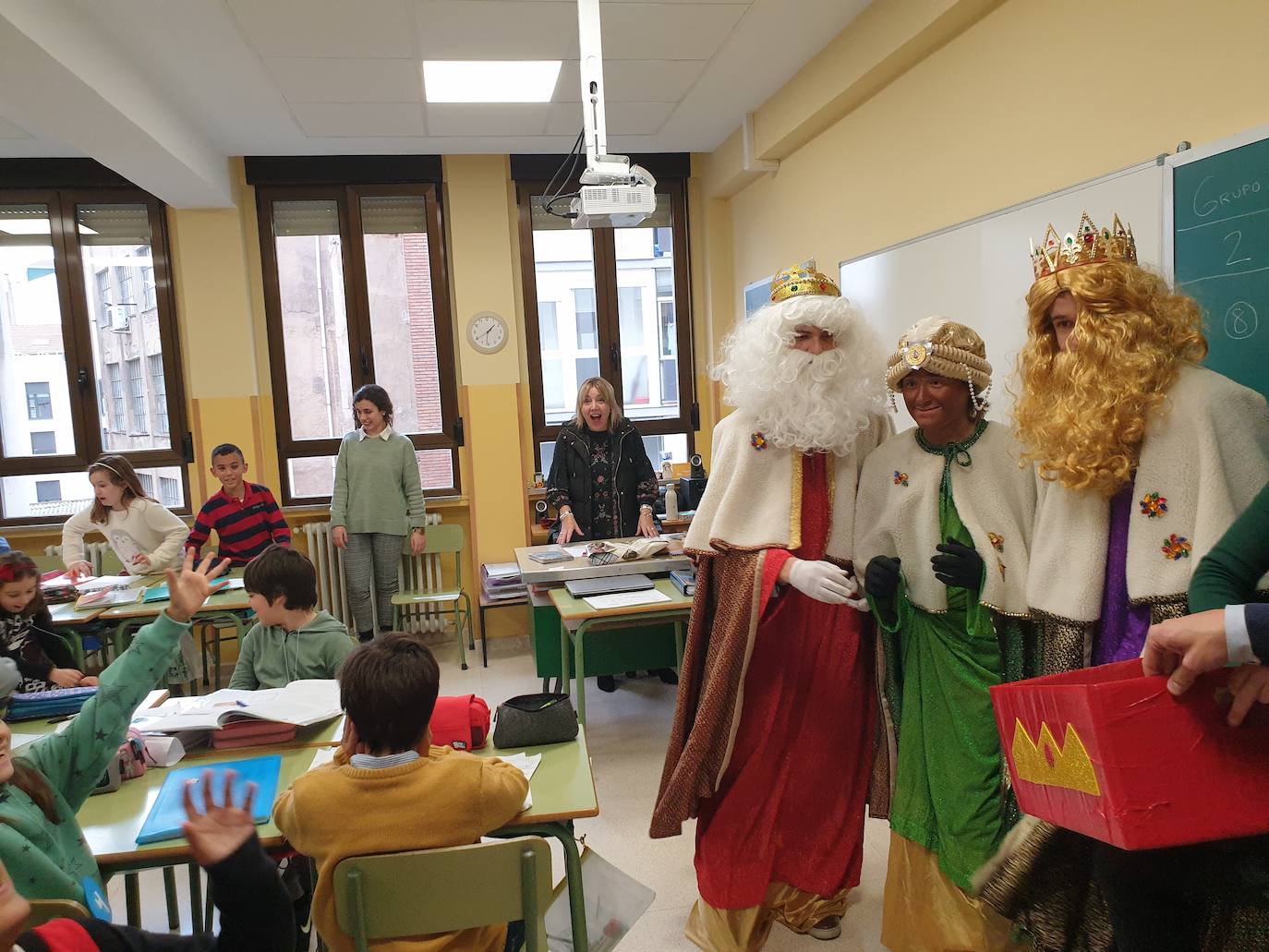 Sus Majestades de Oriente visitaron el jueves el colegio Teresianas 