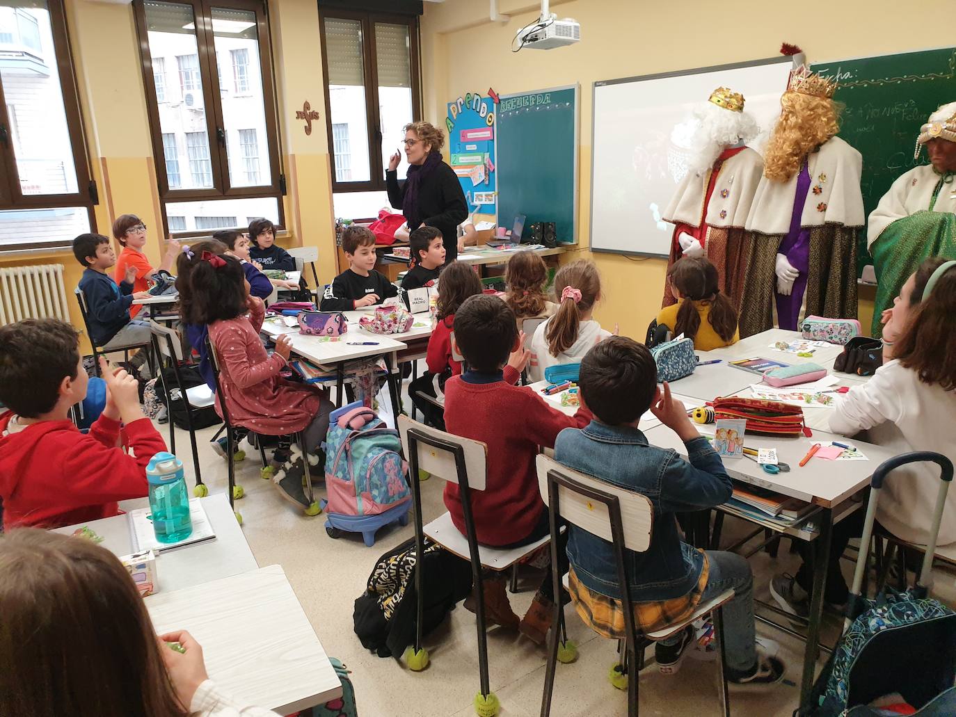 Sus Majestades de Oriente visitaron el jueves el colegio Teresianas 