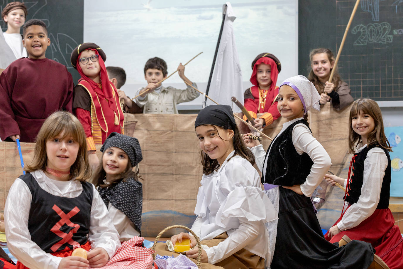 Alumnos, profesores y padres se han volcado en la preparación del belén viviente 