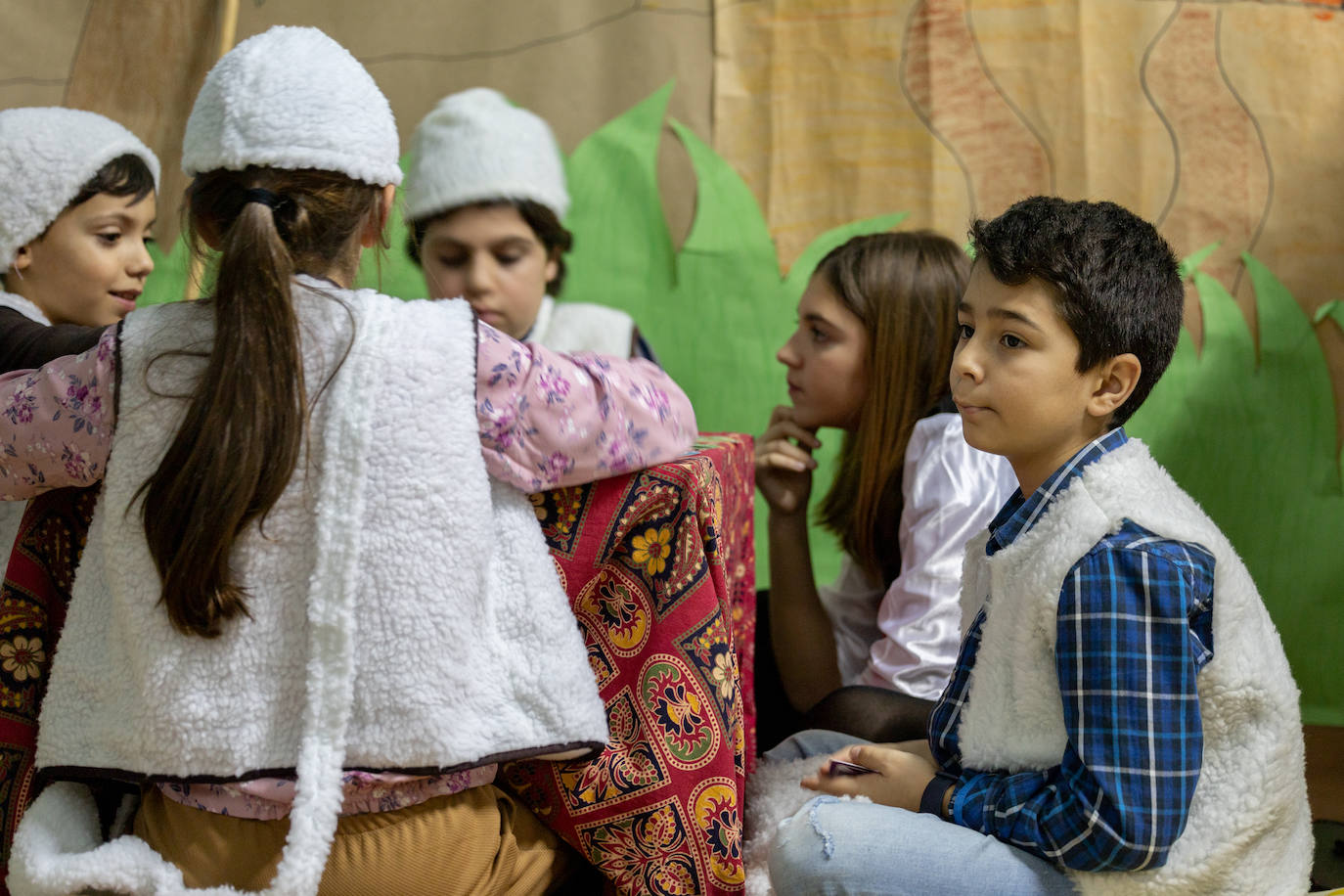 Alumnos, profesores y padres se han volcado en la preparación del belén viviente 