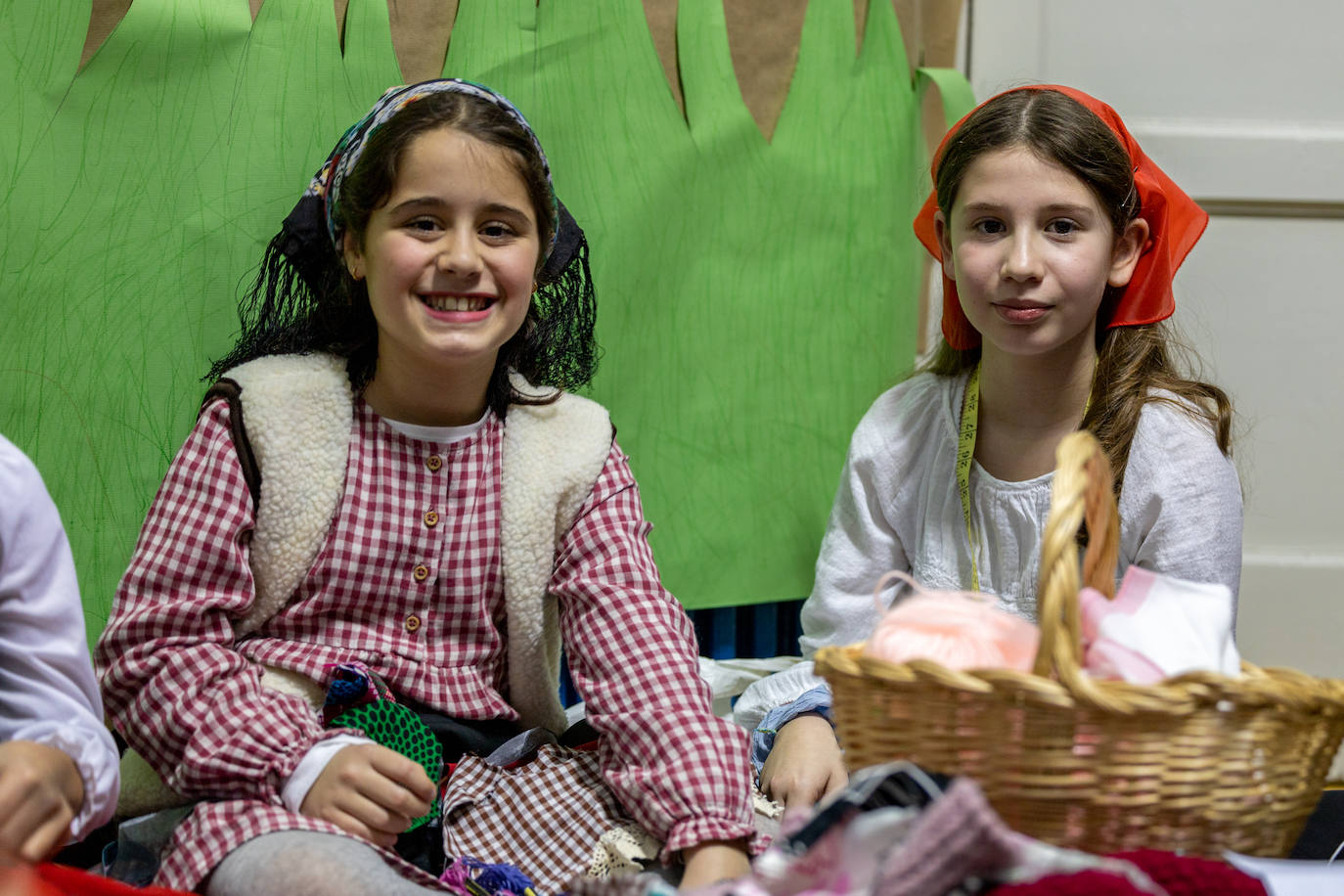 Alumnos, profesores y padres se han volcado en la preparación del belén viviente 