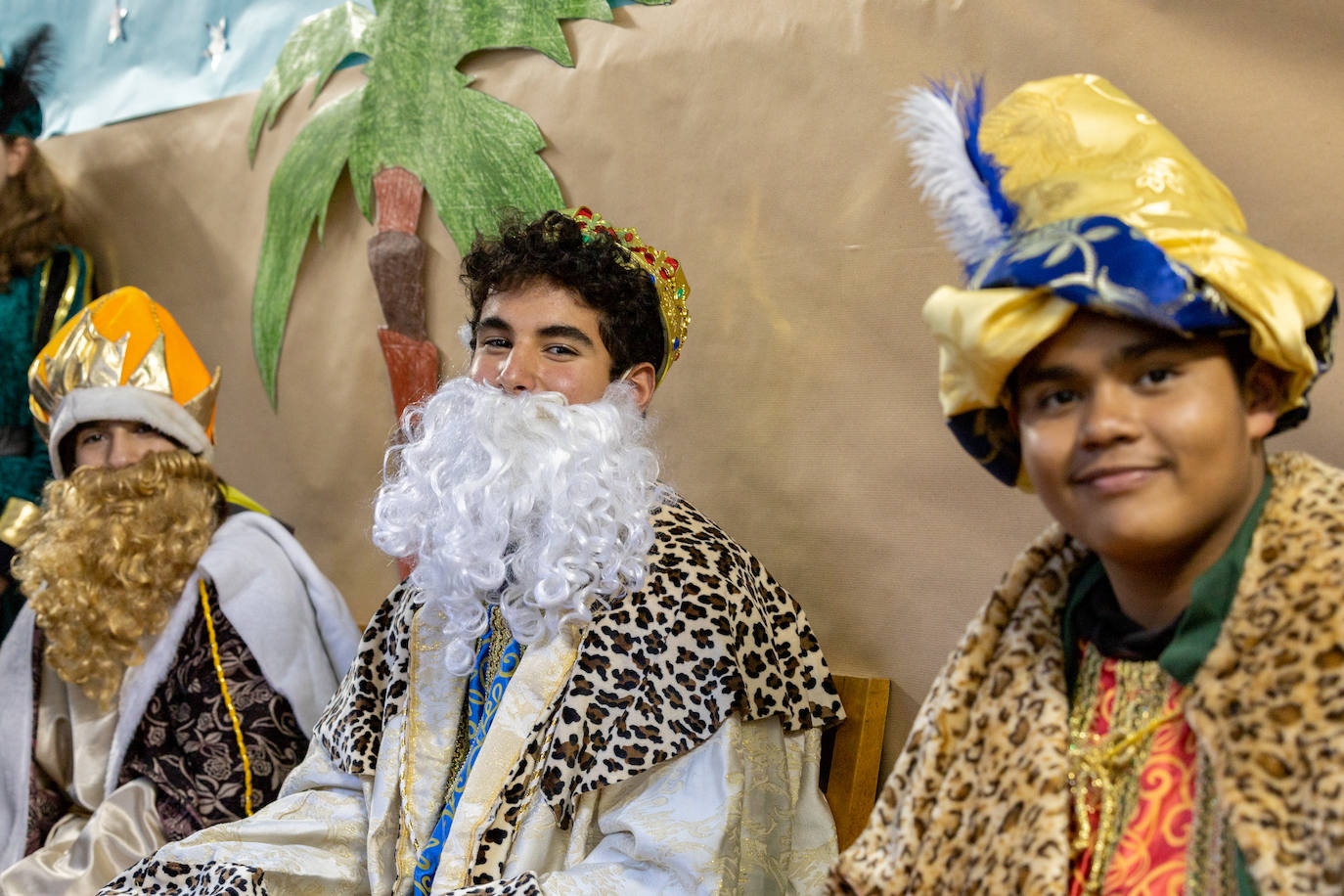 Alumnos, profesores y padres se han volcado en la preparación del belén viviente 