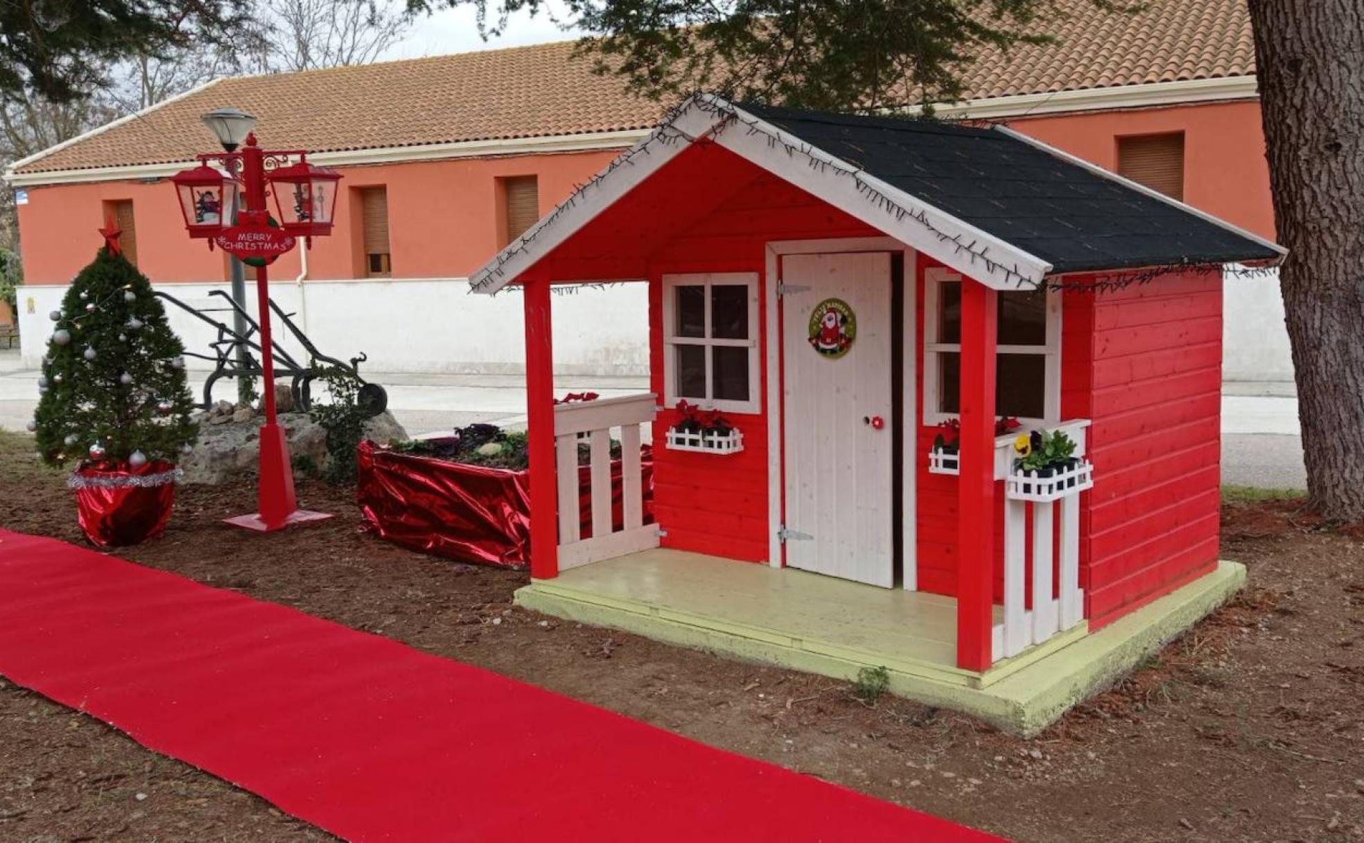 Primera de la casitas que formarán el poblado en miniatura. 