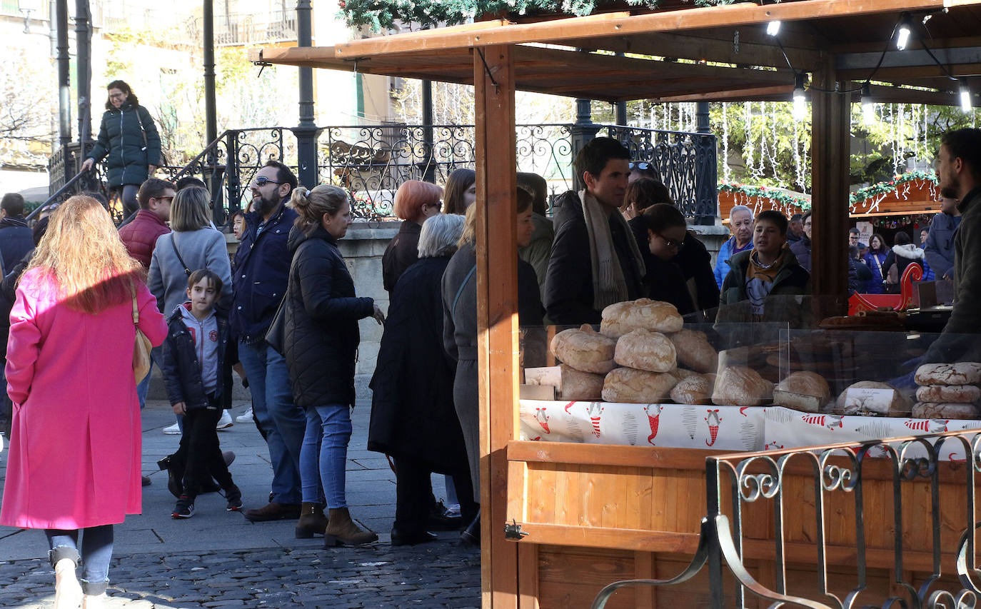 Ambiente navideño en las calles de Segovia.