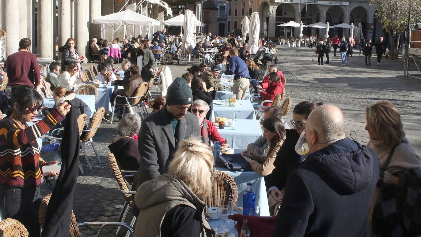 Ambiente navideño en las calles de Segovia.