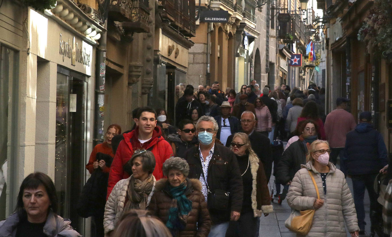 Ambiente navideño en las calles de Segovia.