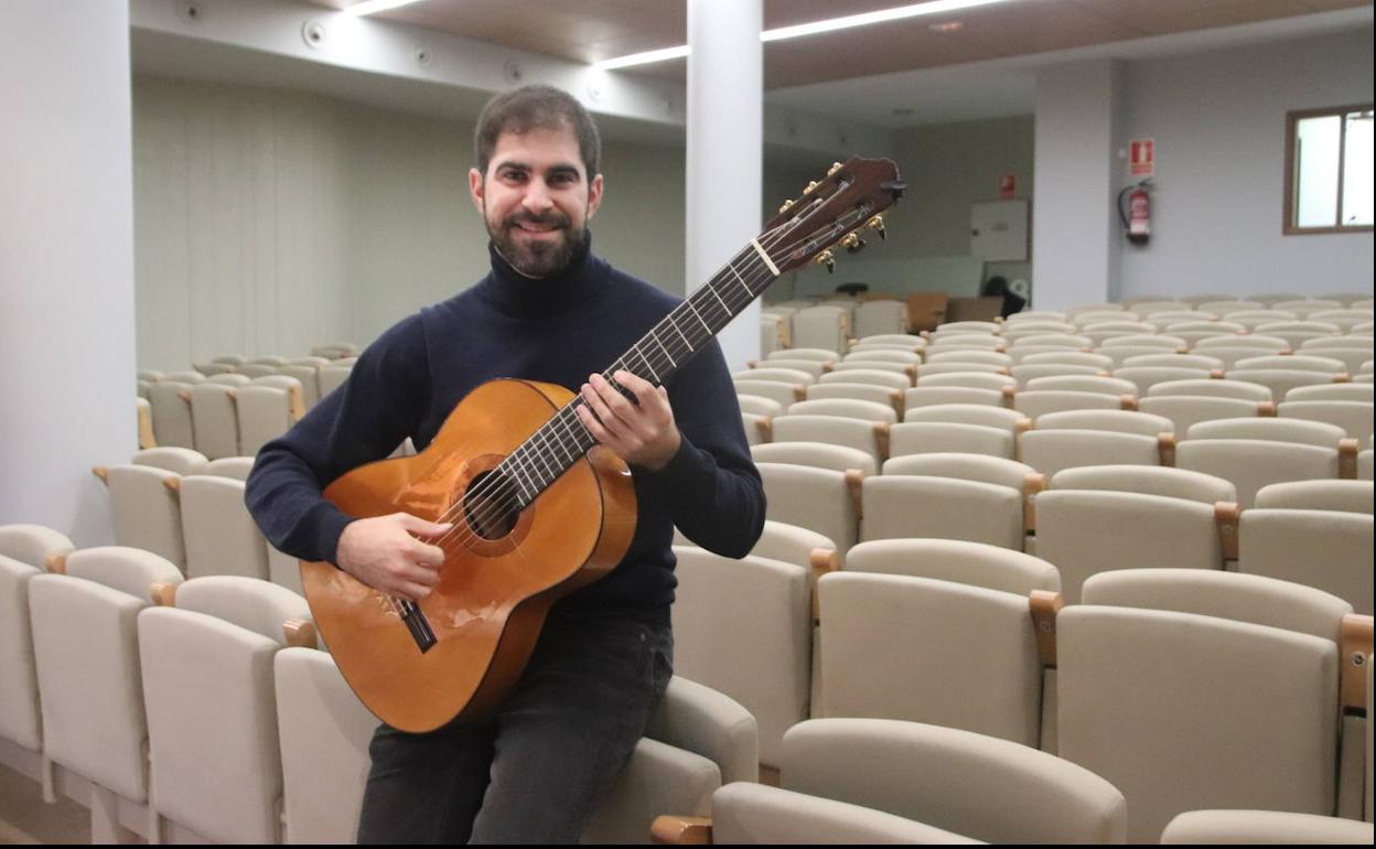 Miguel Fraile, antes de la presentación de su disco 'La guitarra de Marazuela'.