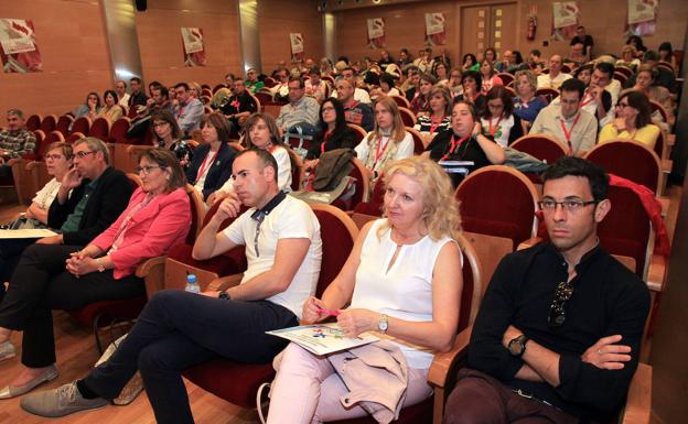 Imagen principal - Arriba, Sala Caja Segovia, durante un acto. Sobre estas líneas, sala de exposiciones de Corpus y Torreón de Lozoya. 