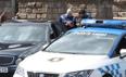 La Policía Local pone una multa durante la Semana Santa por subirse al Acueducto