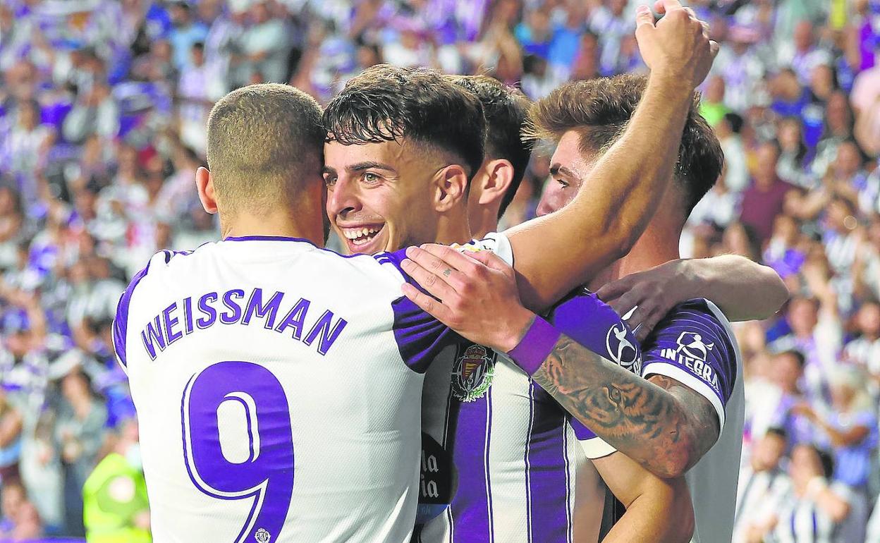 Los jugadores del Real Valladolid celebran un gol en la última jornada de la pasada campaña. 