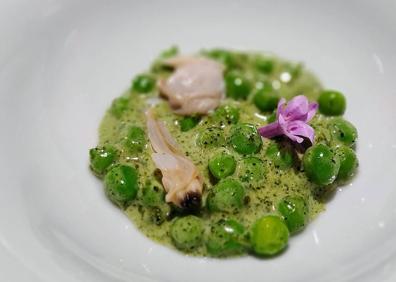 Imagen secundaria 1 - Crucíferas, masala y mango. fotos alquimia Laboratorio. Guisantes, pesto y almejas. Arroz, trompeta negra, tuétano, tentáculos. 