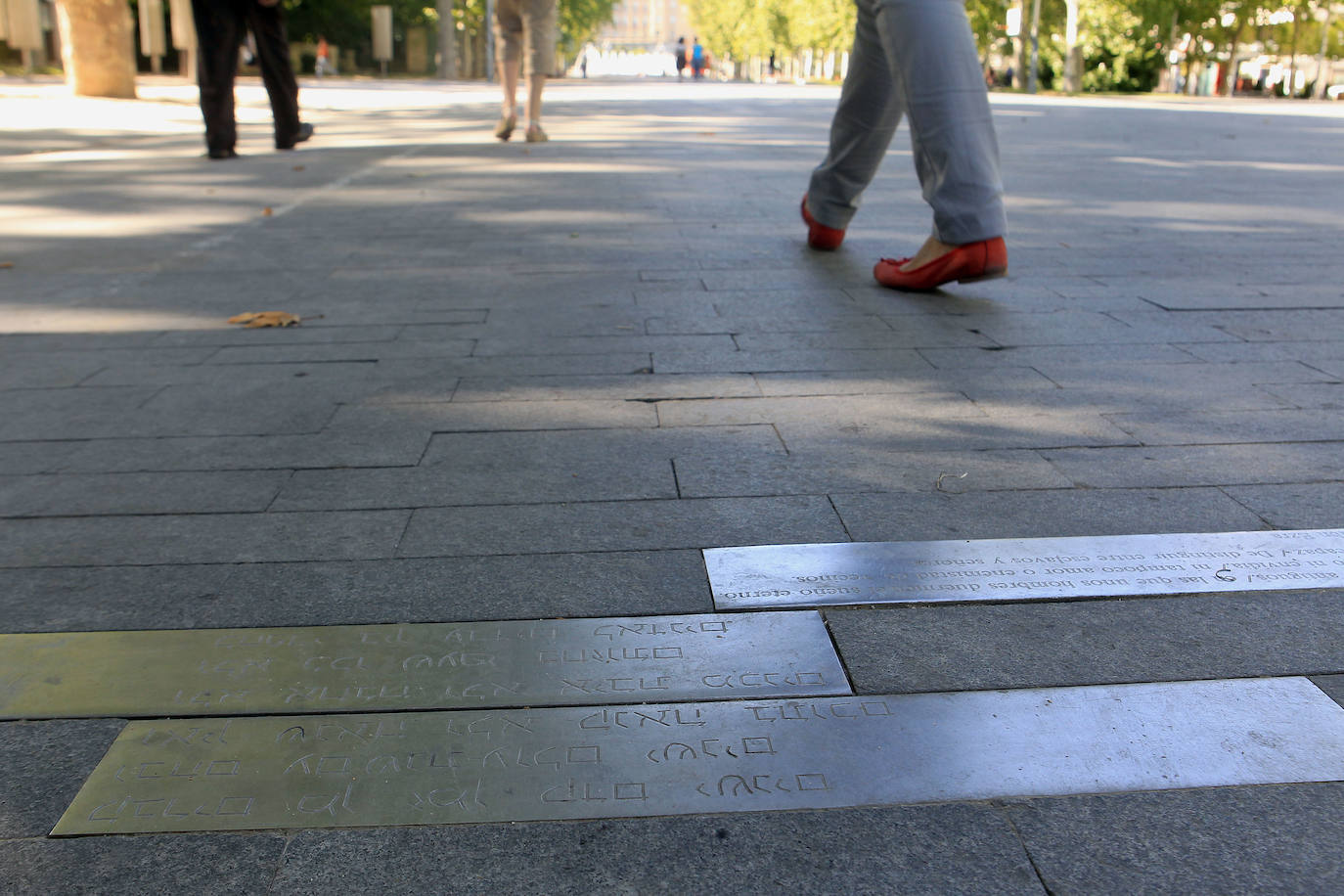 Placas que señalan la ubicación del antiguo cementerio judío de Valladolid.