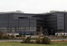 Edificio de la Junta en Arroyo de la Encomienda, conocido como Perla Negra.