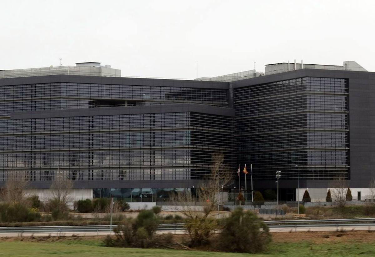 Edificio de la Junta en Arroyo de la Encomienda, conocido como Perla Negra.