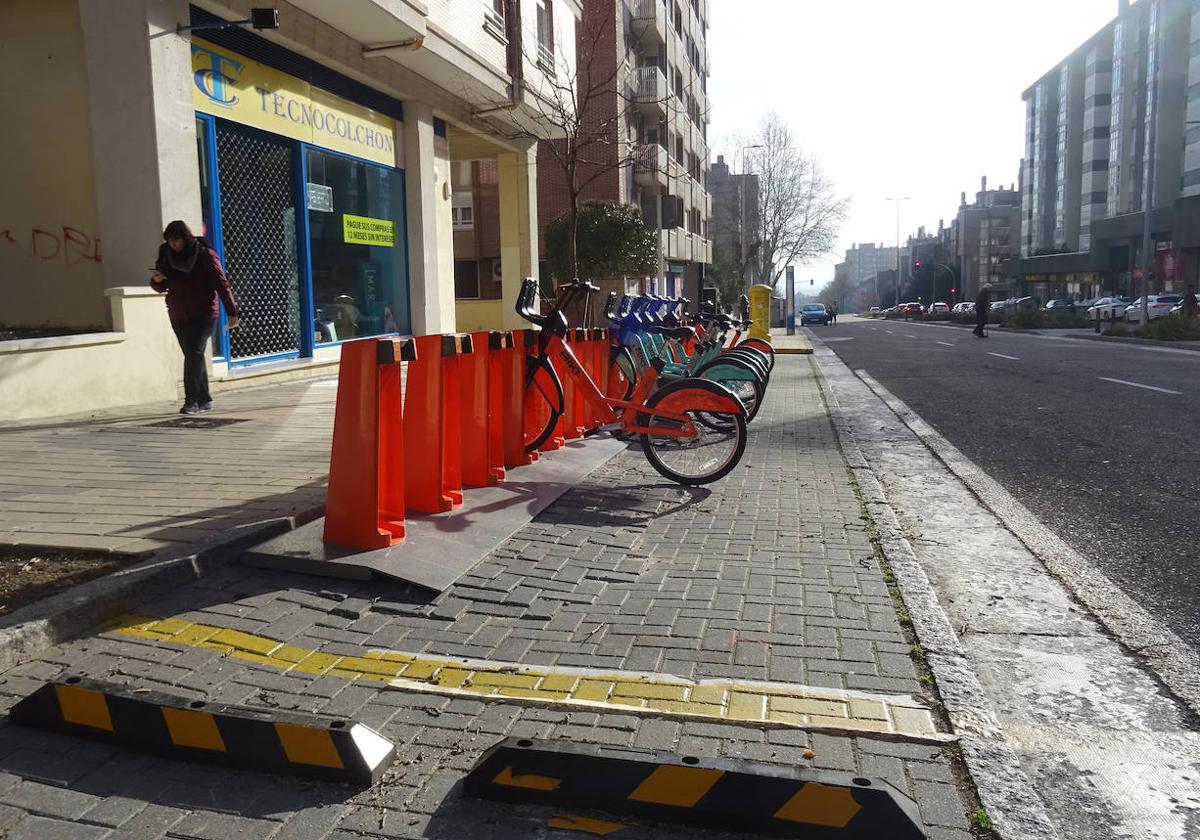 Punto de préstamo de la calle Hernando de Acuña, uno de los últimos en activarse.