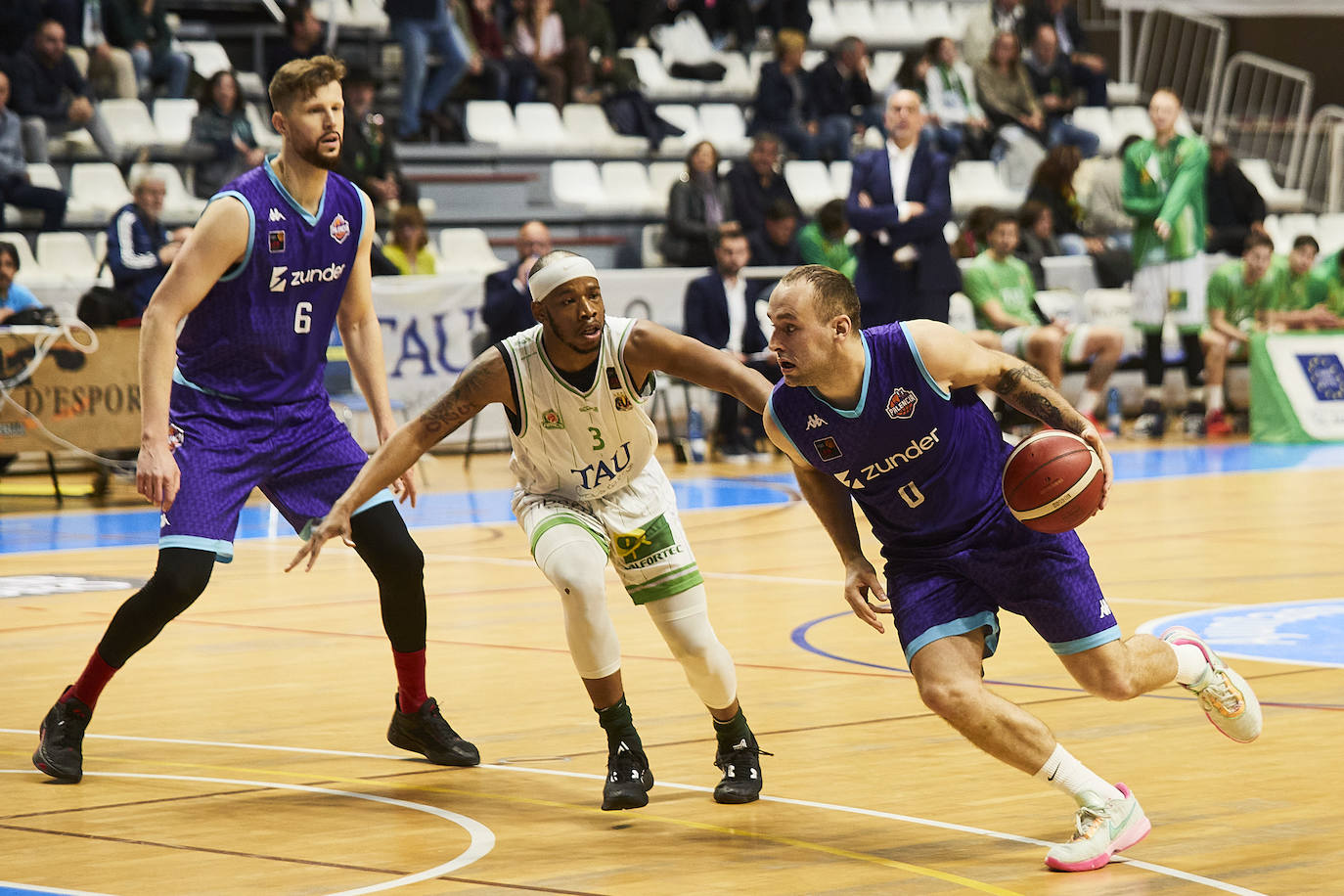 Tau Castelló 85-80 Zunder Palencia