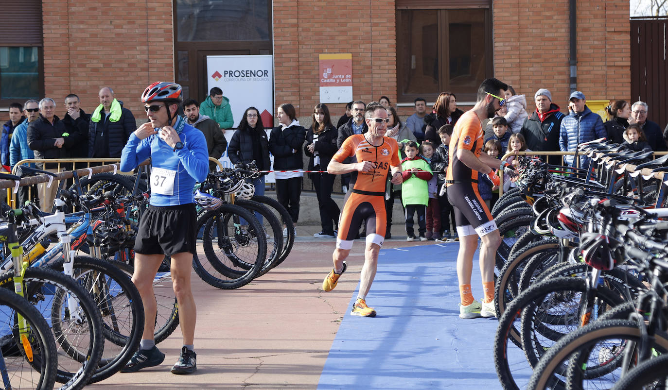 Medio centenar de participantes en el Duatlón de Villasarracino