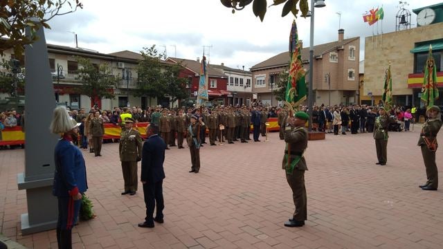 Homenaje a la bandera nacional en Pedrajas de San Esteban