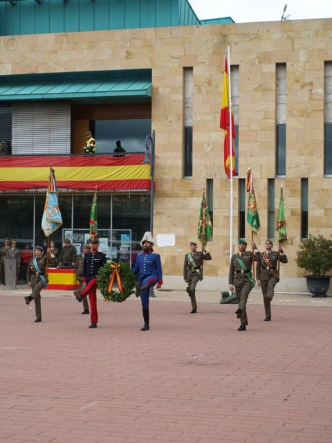 Homenaje a la bandera nacional en Pedrajas de San Esteban