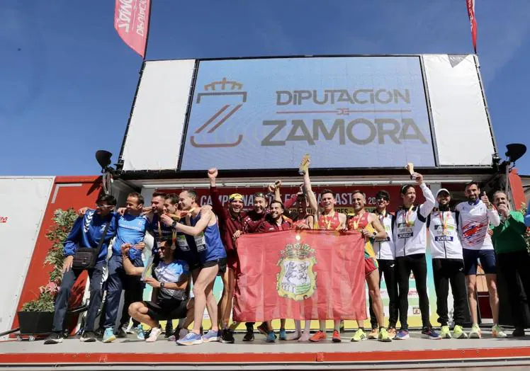 Imagen principal - Castilla y León obtiene 17 medallas en el Máster de campo a través de Toro