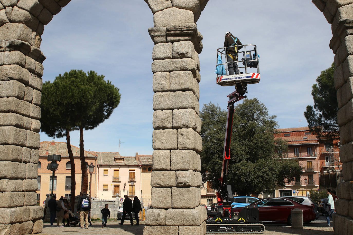 Continúa la limpieza de vegetación en el Acueducto