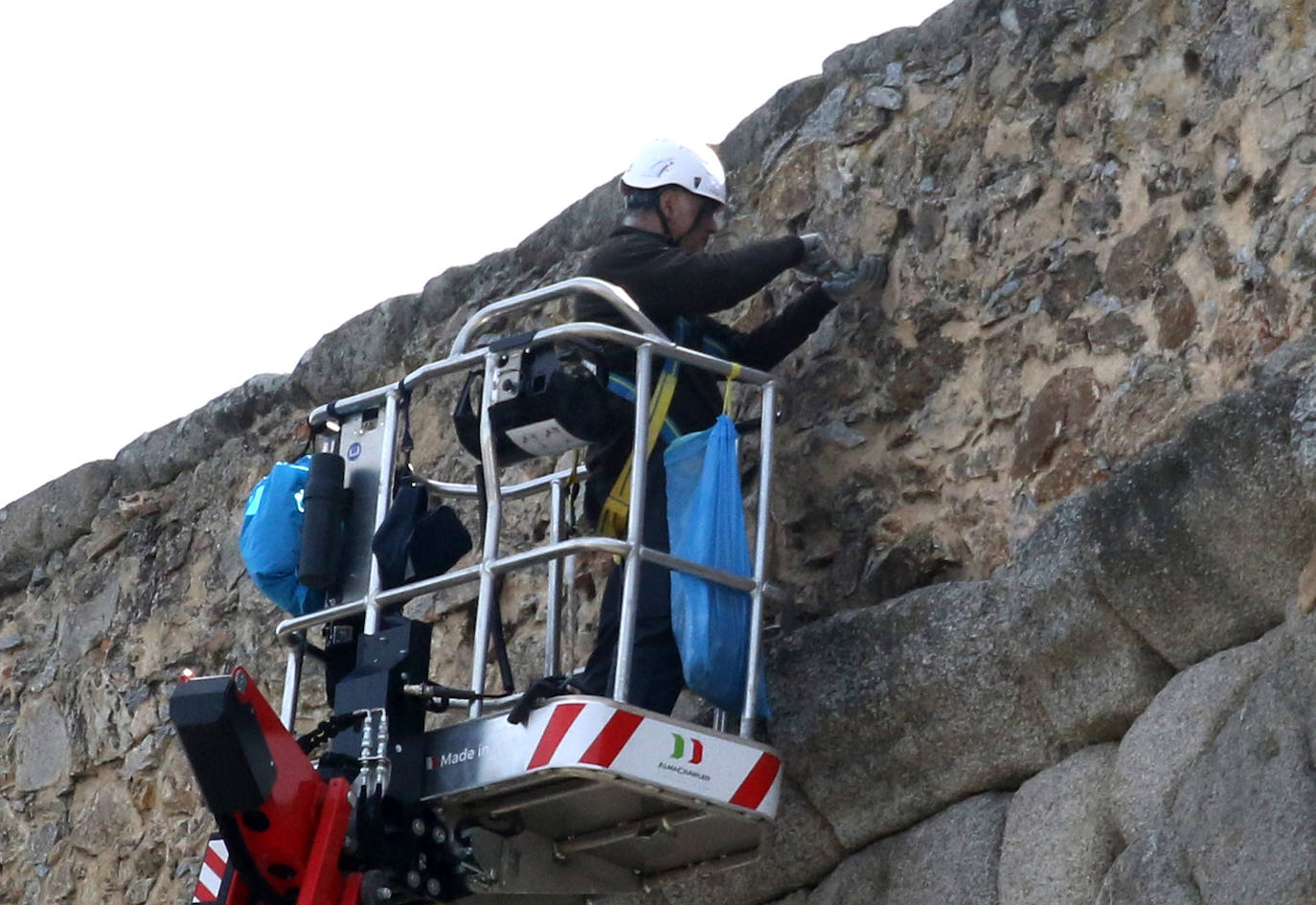 Continúa la limpieza de vegetación en el Acueducto